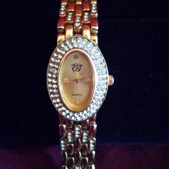 Elizabeth Taylor White Diamonds Collection - Picture 2 of 3